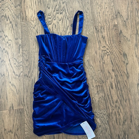 XinFSh Women's V Neck Sleeveless Velvet Strap Bodycon Ruched Club Party Dress - Picture 2 of 3